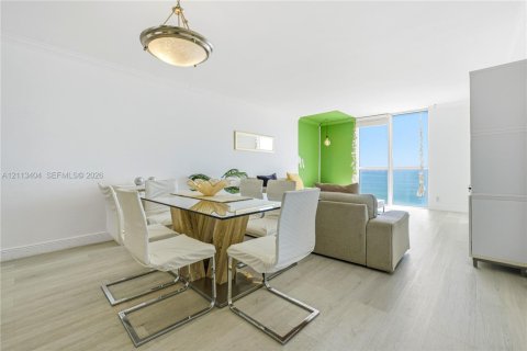 Copropriété à vendre à Hollywood, Floride: 2 chambres, 108.97 m2 № 2434030 - photo 6