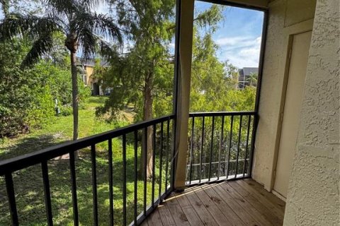 Condo in Saint Petersburg, Florida, 2 bedrooms № 2368937 - photo 17