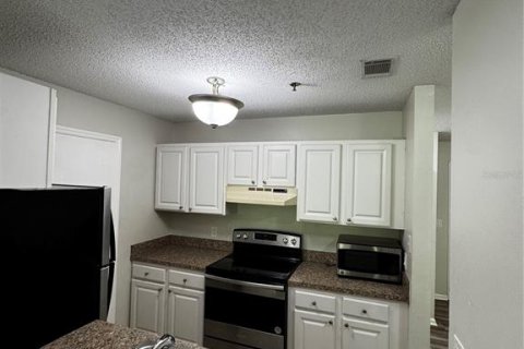 Condo in Saint Petersburg, Florida, 2 bedrooms № 2368937 - photo 4