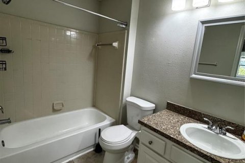 Condo in Saint Petersburg, Florida, 2 bedrooms № 2368937 - photo 13
