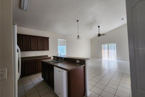 House in Orlando, Florida 4 bedrooms, 201.13 sq.m. № 2093993 - photo 4
