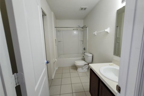 House in Orlando, Florida 4 bedrooms, 201.13 sq.m. № 2093993 - photo 25