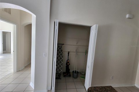 House in Orlando, Florida 4 bedrooms, 201.13 sq.m. № 2093993 - photo 18