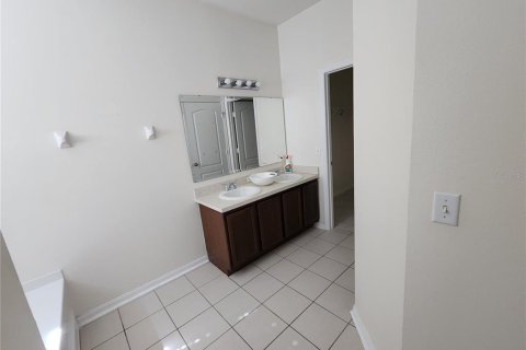 House in Orlando, Florida 4 bedrooms, 201.13 sq.m. № 2093993 - photo 23