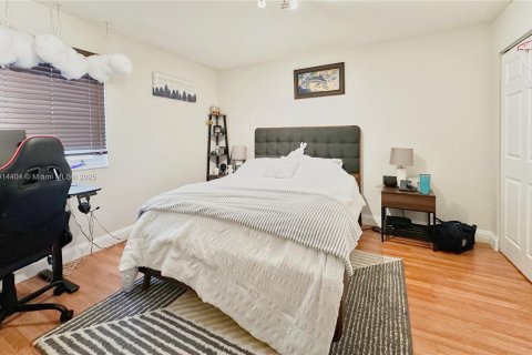 House in Miami, Florida 4 bedrooms № 1969980 - photo 29