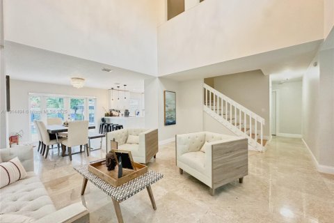 House in Miami, Florida 4 bedrooms № 1969980 - photo 8