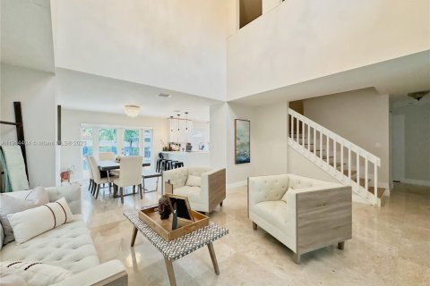 House in Miami, Florida 4 bedrooms № 1969980 - photo 9