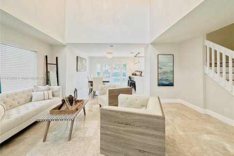 House in Miami, Florida 4 bedrooms № 1969980 - photo 7