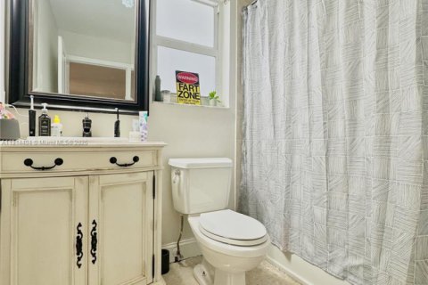 House in Miami, Florida 4 bedrooms № 1969980 - photo 27