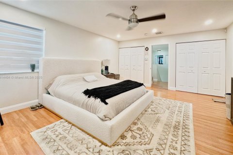 House in Miami, Florida 4 bedrooms № 1969980 - photo 18