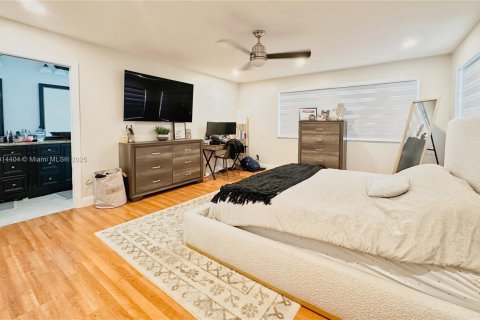 House in Miami, Florida 4 bedrooms № 1969980 - photo 19