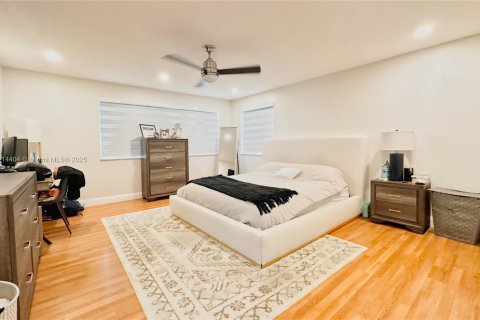 House in Miami, Florida 4 bedrooms № 1969980 - photo 17