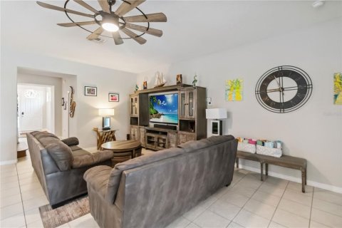 Villa ou maison à louer à Davenport, Floride: 5 chambres, 213.12 m2 № 1895010 - photo 8