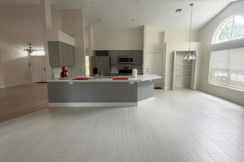 House in Wellington, Florida 4 bedrooms, 197.14 sq.m. № 2083253 - photo 3