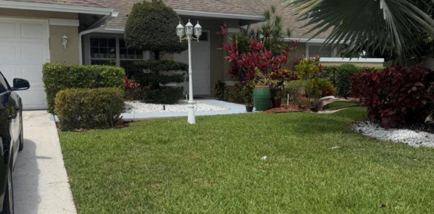 House in Wellington, Florida 4 bedrooms, 197.14 sq.m. № 2083253