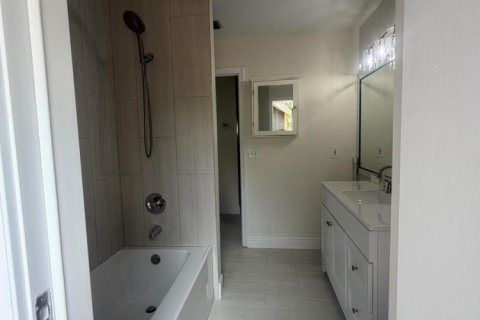 House in Wellington, Florida 4 bedrooms, 197.14 sq.m. № 2083253 - photo 10