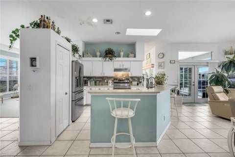 Купить виллу или дом в Кейп-Корал, Флорида 13 комнат, 211.07м2, № 2429098 - фото 12