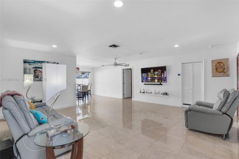 Casa en venta en Sunrise, Florida, 4 dormitorios, 140.28 m2 № 2020452 - foto 6