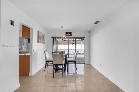 Casa en venta en Sunrise, Florida, 4 dormitorios, 140.28 m2 № 2020452 - foto 9