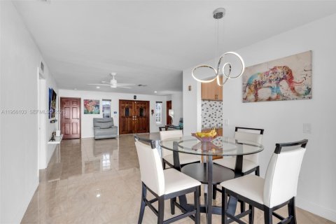 Casa en venta en Sunrise, Florida, 4 dormitorios, 140.28 m2 № 2020452 - foto 13