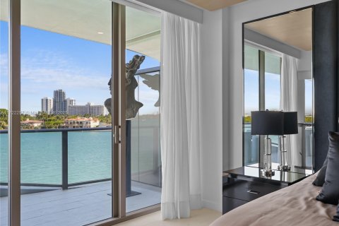 Condo in Bay Harbor Islands, Florida, 3 bedrooms  № 1936403 - photo 17