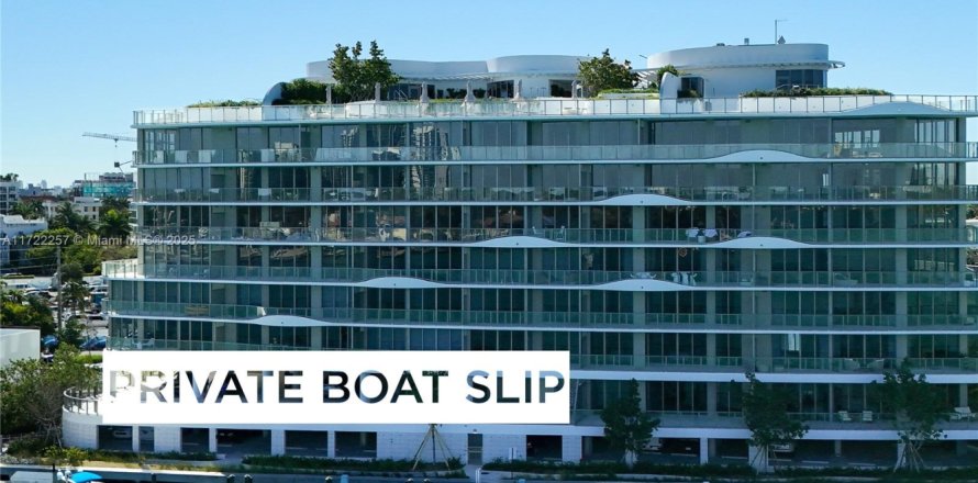 Condo in Bay Harbor Islands, Florida, 3 bedrooms  № 1936403