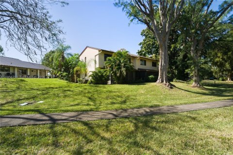 Townhouse in Lauderhill, Florida 2 bedrooms, 133.41 sq.m. № 2026844 - photo 24