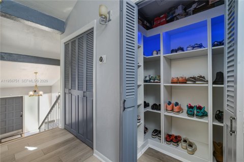 Townhouse in Lauderhill, Florida 2 bedrooms, 133.41 sq.m. № 2026844 - photo 14