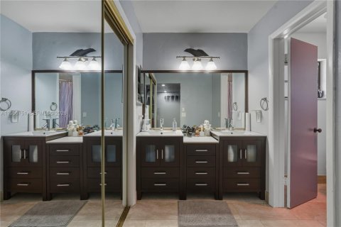 Townhouse in Lauderhill, Florida 2 bedrooms, 133.41 sq.m. № 2026844 - photo 19