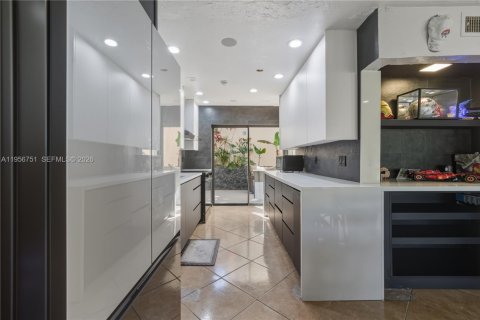 Townhouse in Lauderhill, Florida 2 bedrooms, 133.41 sq.m. № 2026844 - photo 9