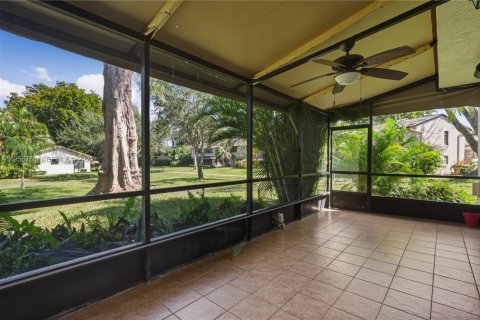Townhouse in Lauderhill, Florida 2 bedrooms, 133.41 sq.m. № 2026844 - photo 12