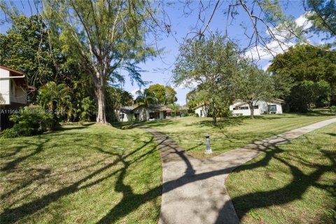 Townhouse in Lauderhill, Florida 2 bedrooms, 133.41 sq.m. № 2026844 - photo 23