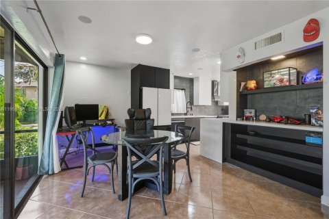 Townhouse in Lauderhill, Florida 2 bedrooms, 133.41 sq.m. № 2026844 - photo 10