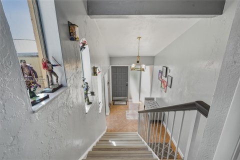 Townhouse in Lauderhill, Florida 2 bedrooms, 133.41 sq.m. № 2026844 - photo 13