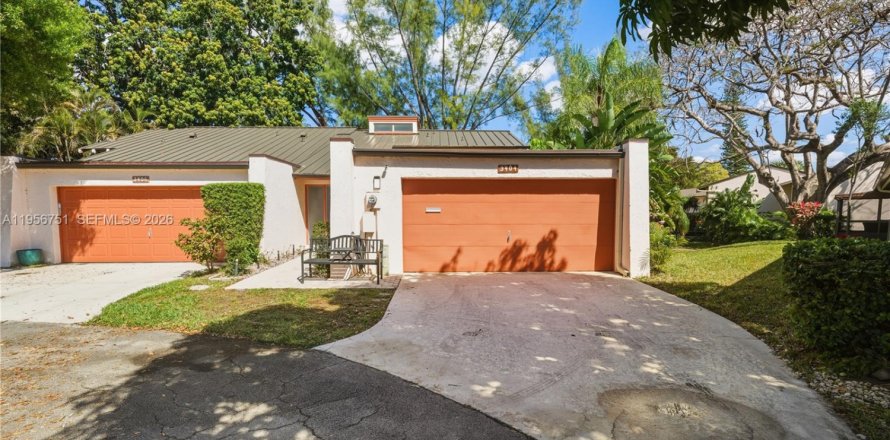 Townhouse in Lauderhill, Florida 2 bedrooms, 133.41 sq.m. № 2026844