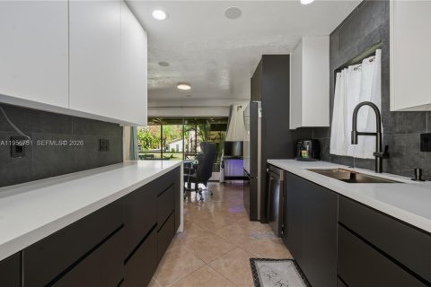 Townhouse in Lauderhill, Florida 2 bedrooms, 133.41 sq.m. № 2026844 - photo 8