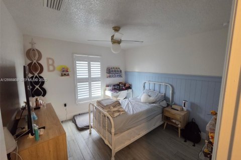 Villa ou maison à vendre à Port St. Lucie, Floride: 4 chambres, 214.7 m2 № 2400831 - photo 12