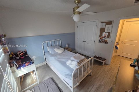 Villa ou maison à vendre à Port St. Lucie, Floride: 4 chambres, 214.7 m2 № 2400831 - photo 13