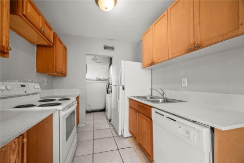 Casa en alquiler en Hollywood, Florida, 3 dormitorios, 94.02 m2 № 2011765 - foto 3