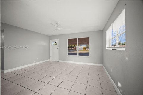 Casa en alquiler en Hollywood, Florida, 3 dormitorios, 94.02 m2 № 2011765 - foto 5