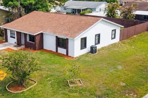 Villa ou maison à Kissimmee, Floride 4 chambres, 171.13 m2 № 2434915