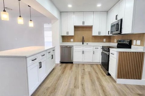 Villa ou maison à vendre à Kissimmee, Floride: 4 chambres, 171.13 m2 № 2434915 - photo 11
