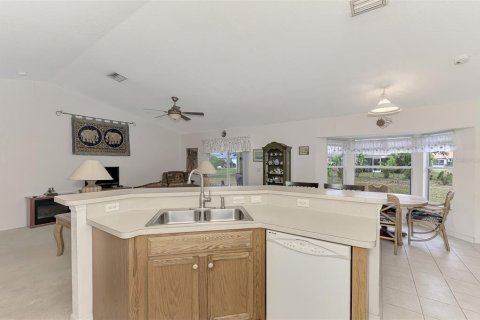 House in Port Charlotte, Florida 3 bedrooms, 128.76 sq.m. № 1718262 - photo 19