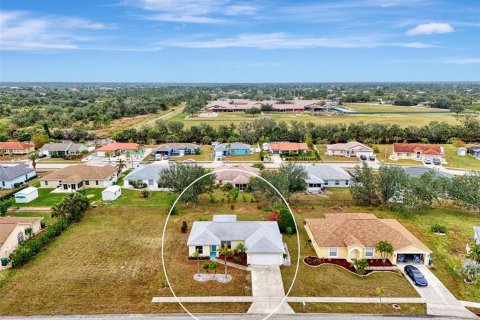 House in Port Charlotte, Florida 3 bedrooms, 128.76 sq.m. № 1718262 - photo 2