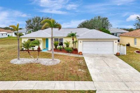 House in Port Charlotte, Florida 3 bedrooms, 128.76 sq.m. № 1718262 - photo 1