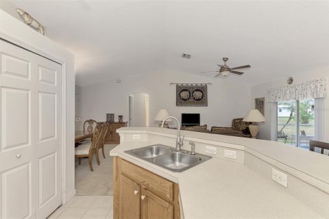 House in Port Charlotte, Florida 3 bedrooms, 128.76 sq.m. № 1718262 - photo 18