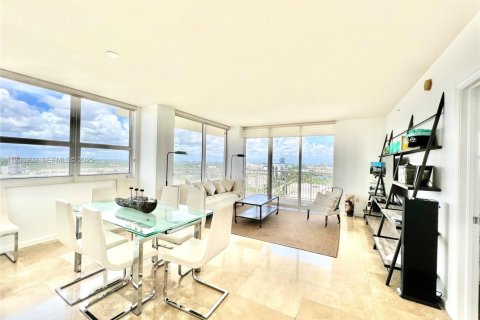 Condominio en alquiler en Aventura, Florida, 2 dormitorios, 115.66 m2 № 2088440 - foto 3