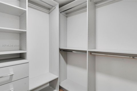 Apartment in Miami, Florida 1 bedroom, 96.25 sq.m. № 2000320 - photo 30