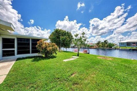House in Port Charlotte, Florida 3 bedrooms, 134.62 sq.m. № 1530048 - photo 29