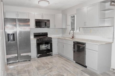 House in Ocala, Florida 4 bedrooms, 106.09 sq.m. № 847107 - photo 6